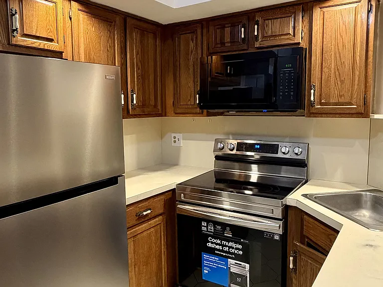 222-224 48th St #2D — Photo 3