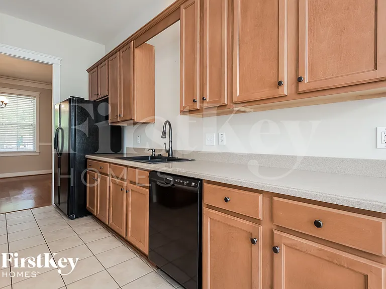 228 Silverwood Ln — Photo 8