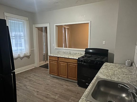 5th image of 172 S Midler Ave #1