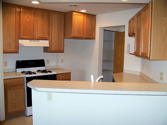 5th image of 241 S Linden Ct