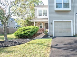 1 Tamarack Ct, Newtown, PA 18940