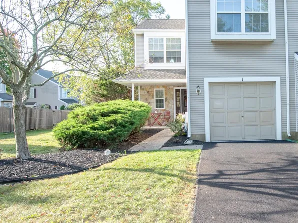 1 Tamarack Ct, Newtown, PA 18940