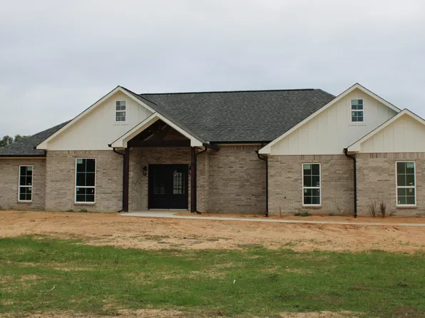 280 Kentucky Cir, Hooks, TX 75561