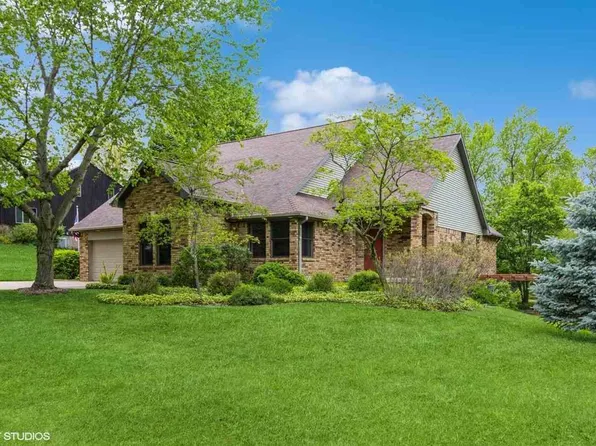 2242 Banbury St NE, Iowa City, IA 52240