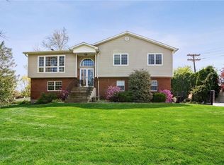 3 Amanda Ln, New Rochelle, NY 10804