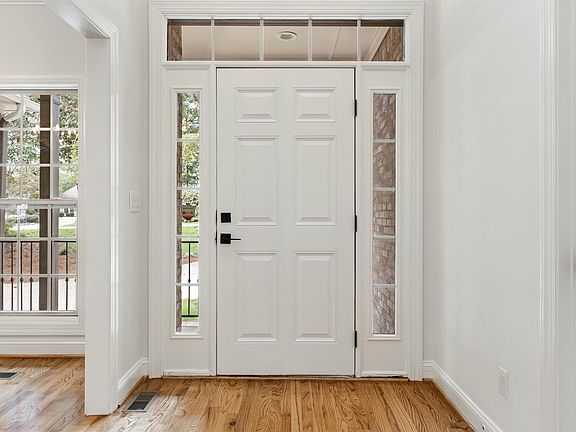 4th image of 77 Shades Crest Rd