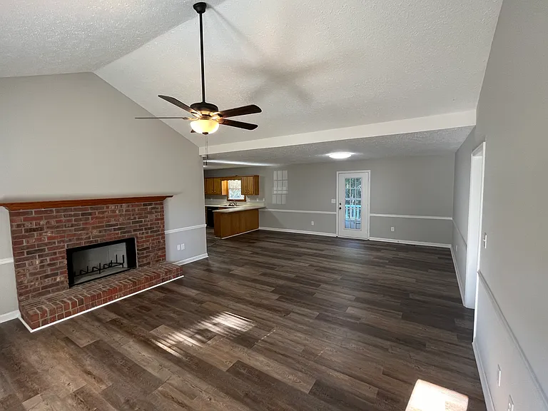 Open floor plan. Livingroom & dining room.