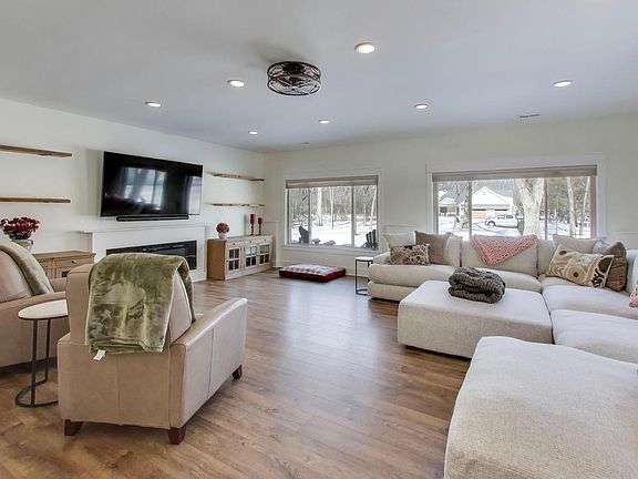 3rd image of 2403 Quiet LANE