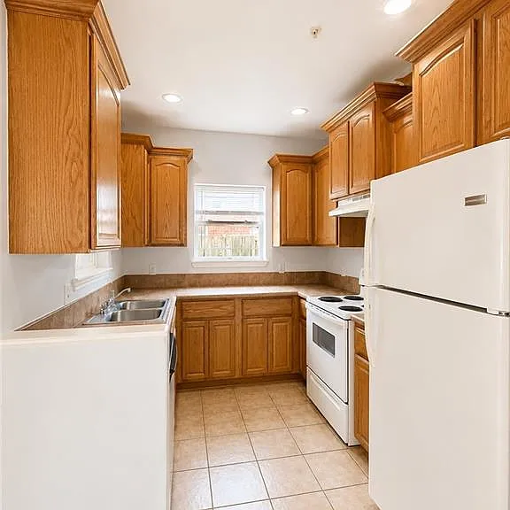 1208 W Kiwi Ave #4 — Photo 3