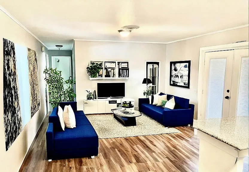 1701 Live Oak Dr — Photo 1
