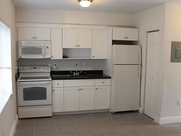 3rd image of 2821 SW 39th Ave Unit 2819