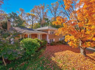 6220 Robinwood Rd, Bethesda, MD 20817