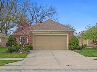 724 Bristol Ct, Liberty, MO 64068