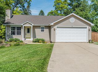 15 Hellios Ct, Fox Lake, IL 60020