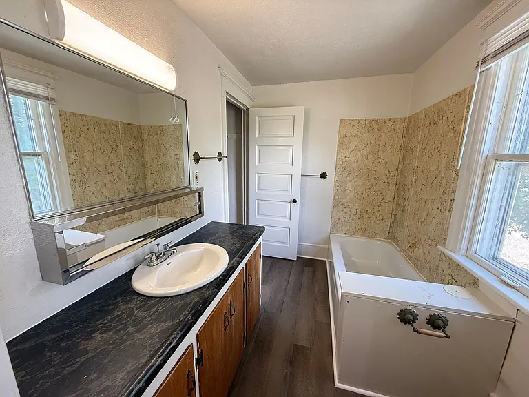 612 Lansing Ave — Photo 14