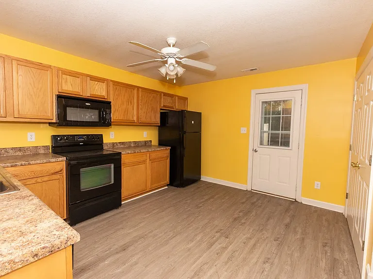 104 Streamwood Dr — Photo 32