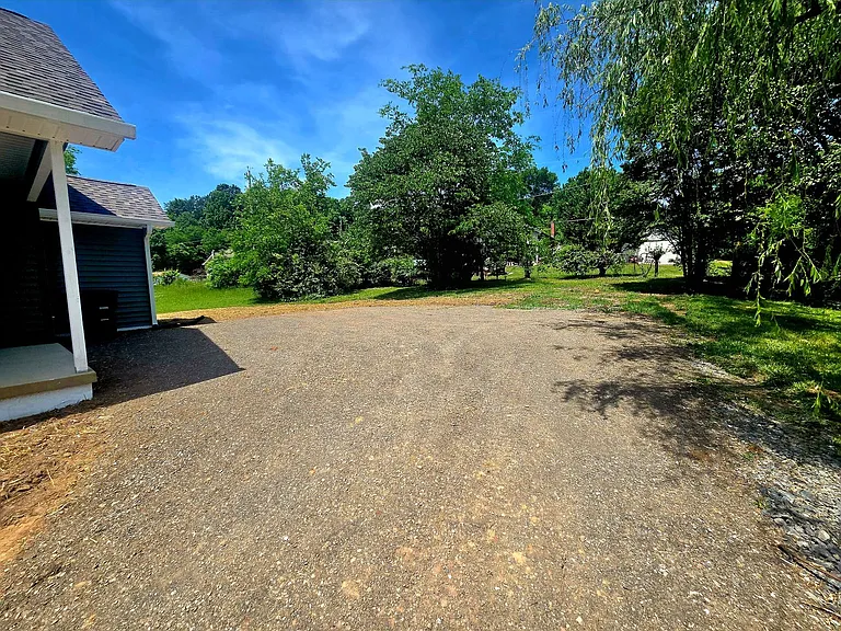 1331 Lee Ln — Photo 3