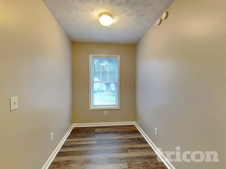 401 Breeze Way — Photo 18