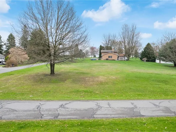 N Highview Dr, Dalton, OH 44618