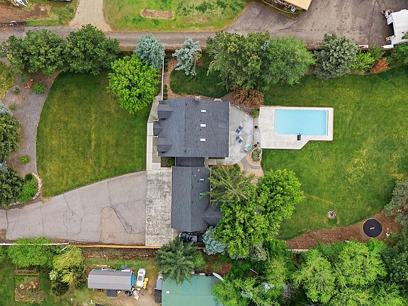 3rd image of 8811 W Victory Rd