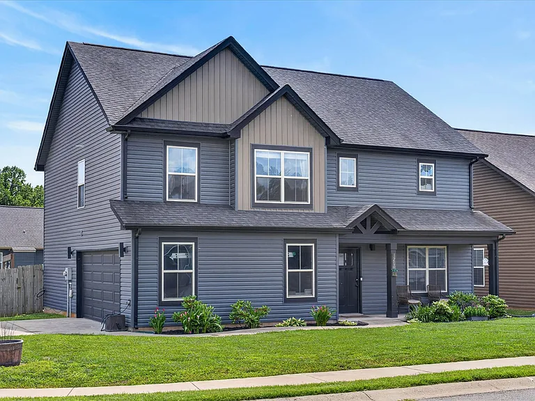 1200 Eagles Nest Ln — Photo 2