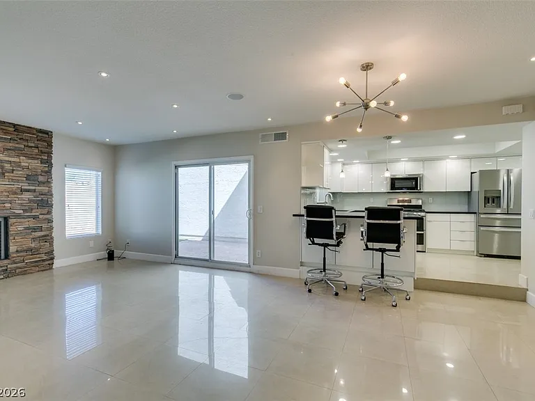 5046 Schumann Dr — Photo 5