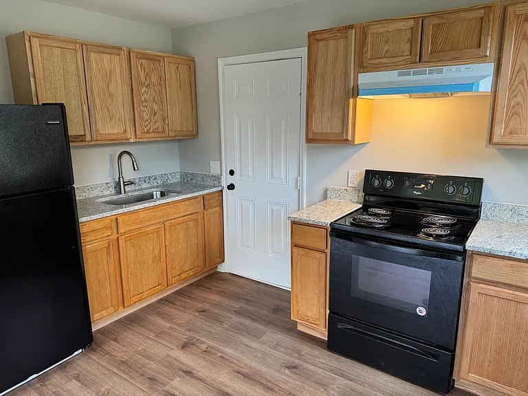 335 Hill Ave NW #B — Photo 6