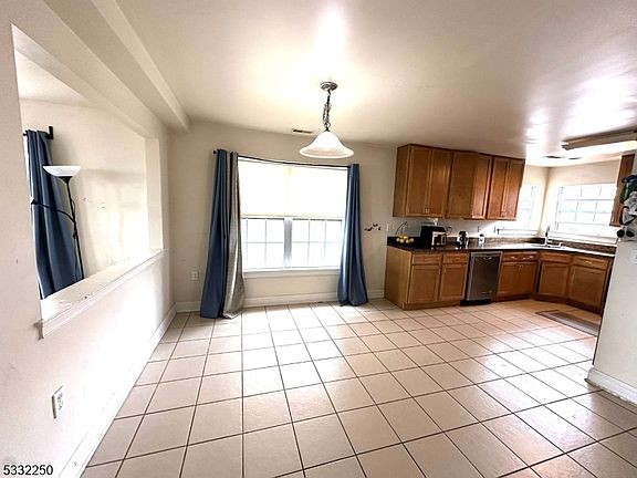 5th image of 178B Front St