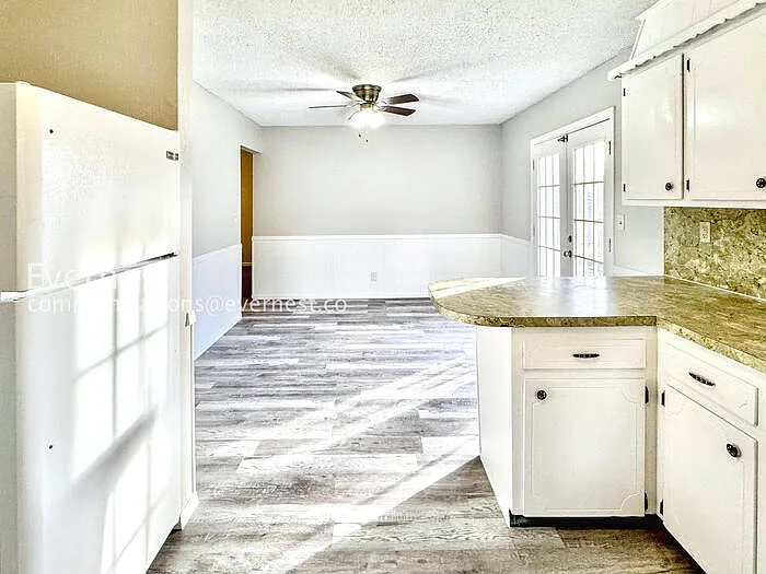 1756 S Pine Ave — Photo 10