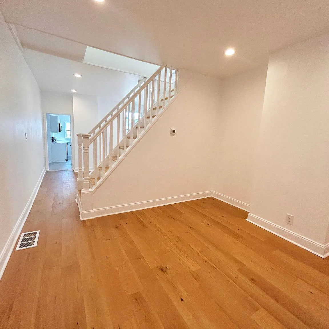 2 bed, 1.5 bath, 780 sqft, $1,275 — Photo 2
