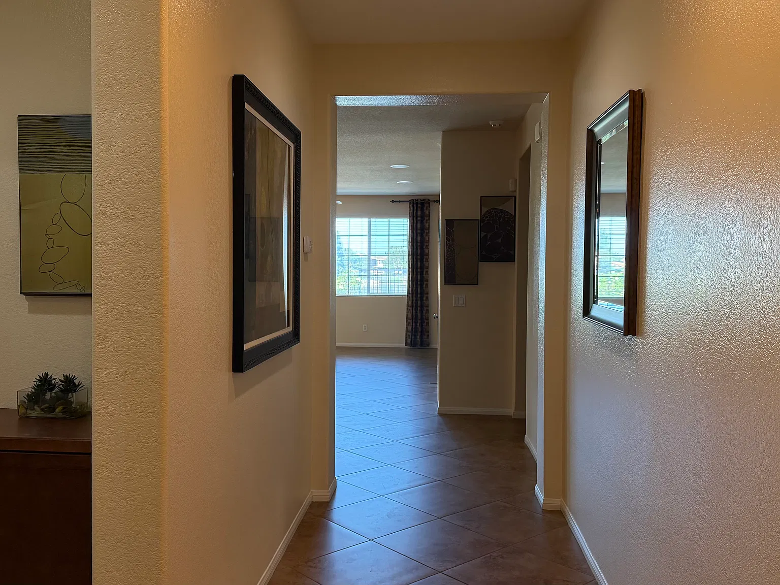 3 bed, 2.5 bath, 1901 sqft, $3,200 — Photo 3