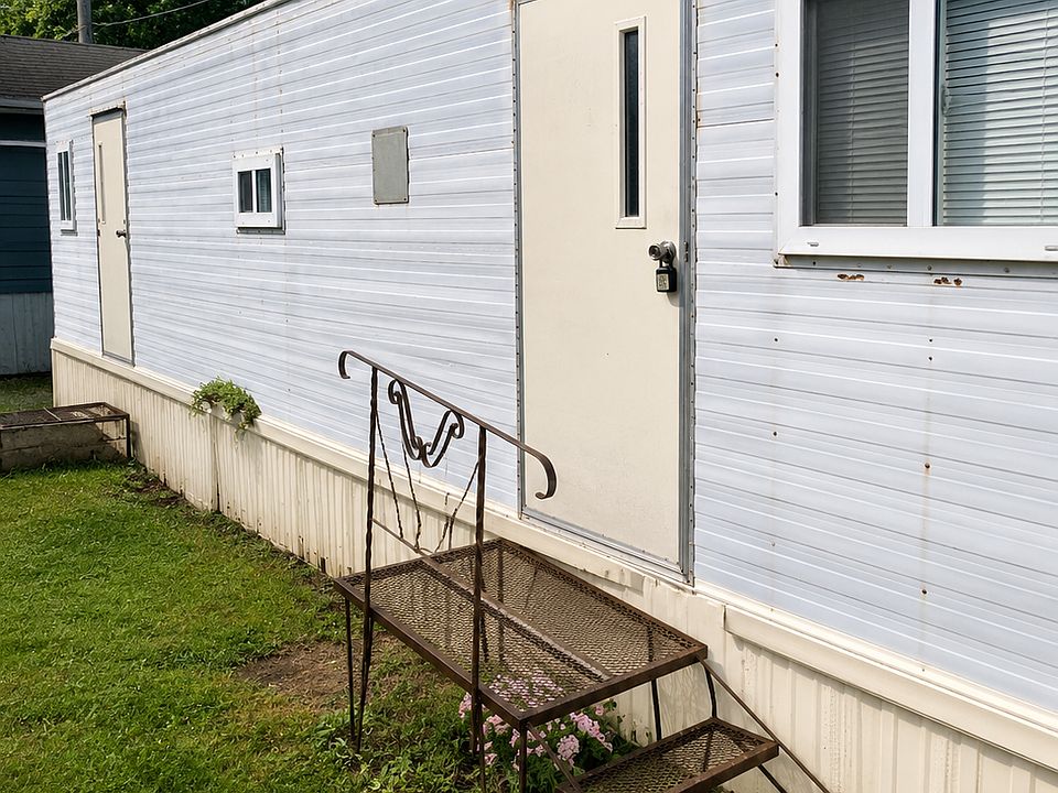 1st image of 21331 Hamilton Ave #7