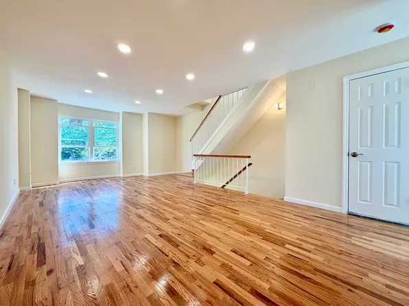 (undisclosed Address), Staten Island, NY 10305