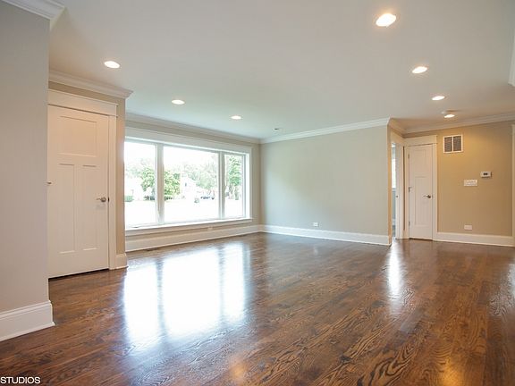 4th image of 9016 Central Ave