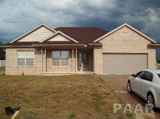 604 Park Trail Rd, Mackinaw, IL 61755