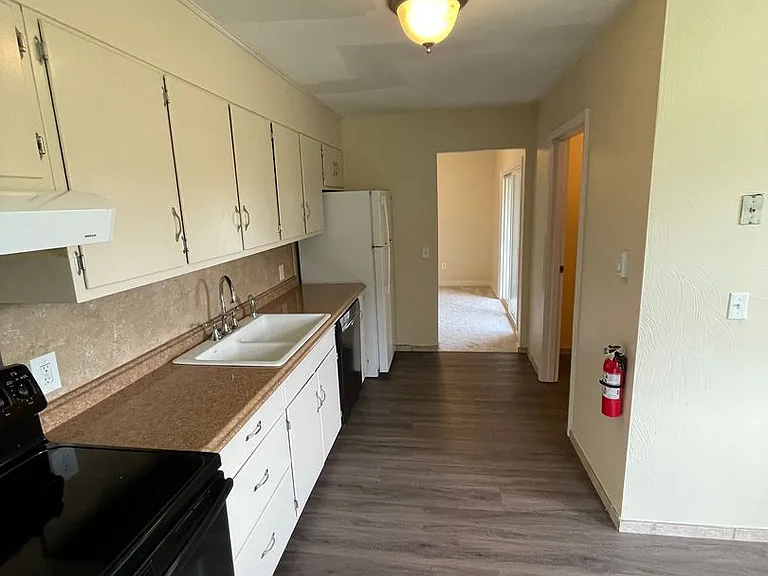 704 Torrey Ln — Photo 14