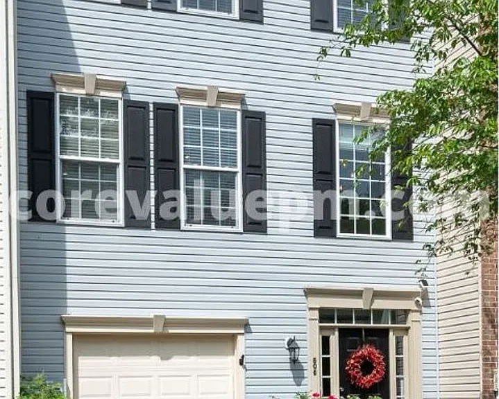 806 Emory Ct — Photo 2