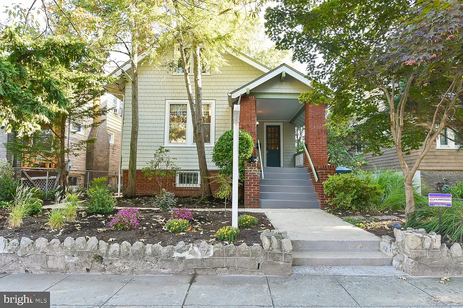 808 Whittier Pl NW photo 1