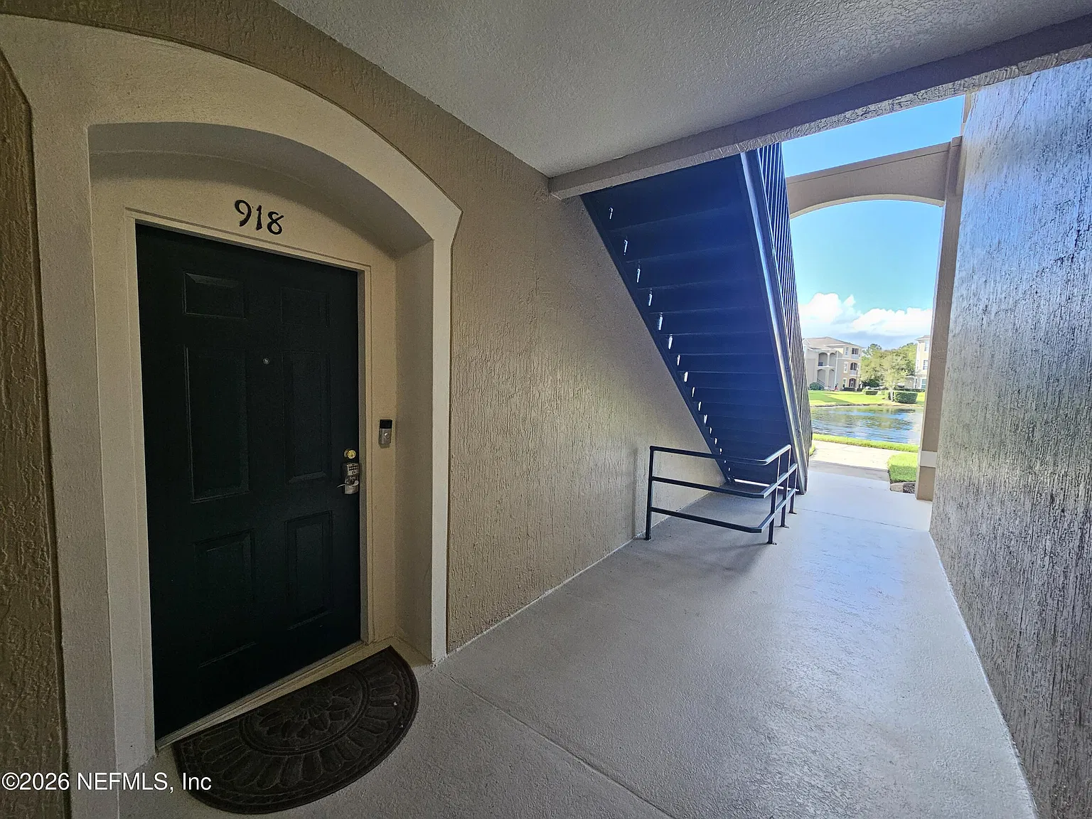 3 bed, 2.0 bath, 1206 sqft, $1,600 — Photo 2
