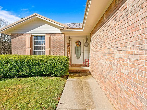 3rd image of 369 Delta Dr