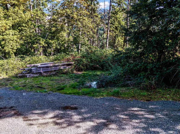 551 6th St, Scotts Mills, OR 97375