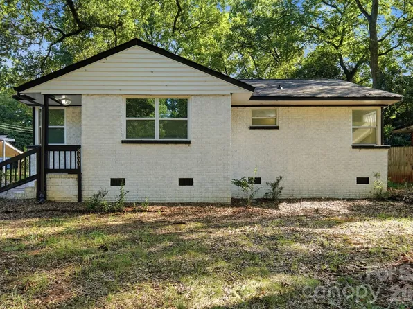 3300 Bonaire Dr, Charlotte, NC 28208