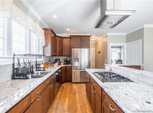 1 Breezy Knoll Dr, Bloomfield, CT 06002