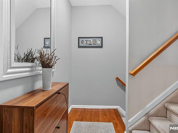 4th image of 252 Ridge Dr