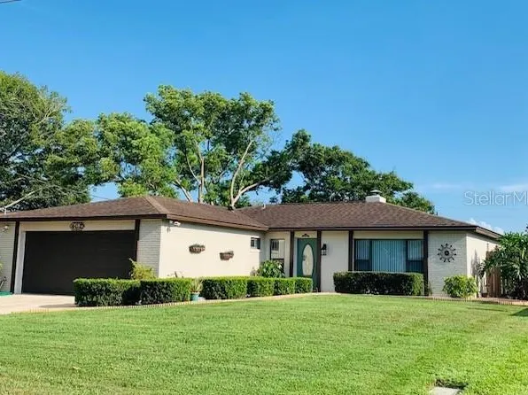 402 Firewood Ave, Eustis, FL 32726
