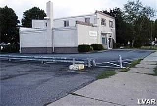 4th image of 2432 Easton Ave