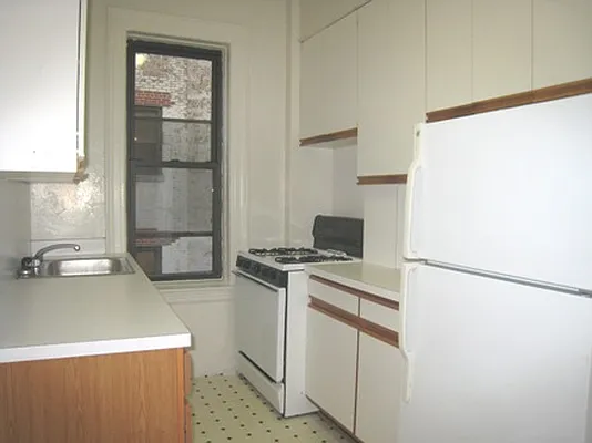 Rented by Metropolitan Equities | media 17