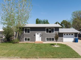 713 2nd Ave SE, Dickinson, ND 58601