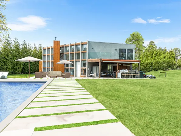 https://photos.zillowstatic.com/fp/a14df78557328ab4bd7df3f767db530c-p_e.webp
