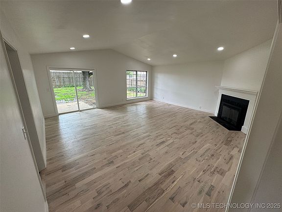 5th image of 601 N Dogwood Ave